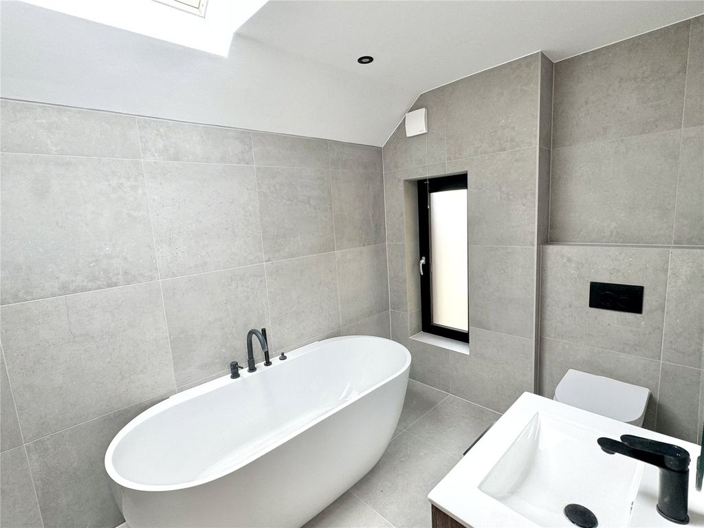 Property photo 3 of 17 Picture No. 12