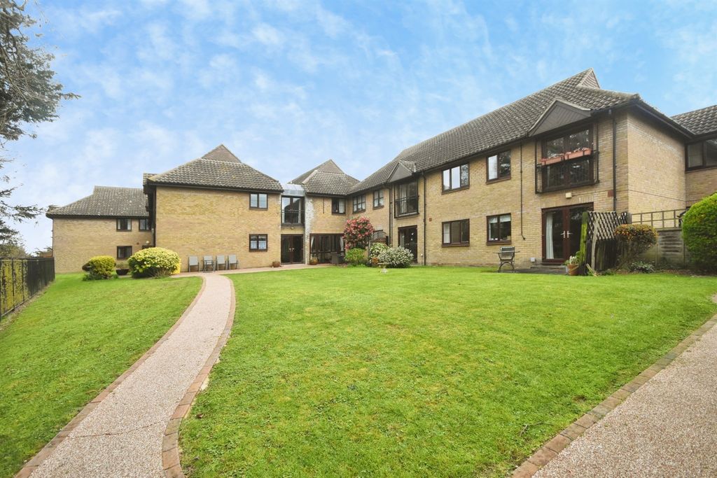 Property photo 2 of 20