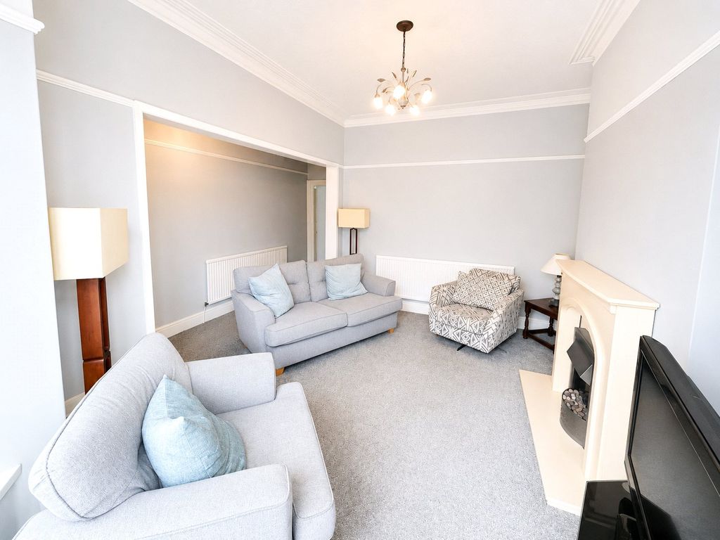 Property photo 2 of 14 Lounge