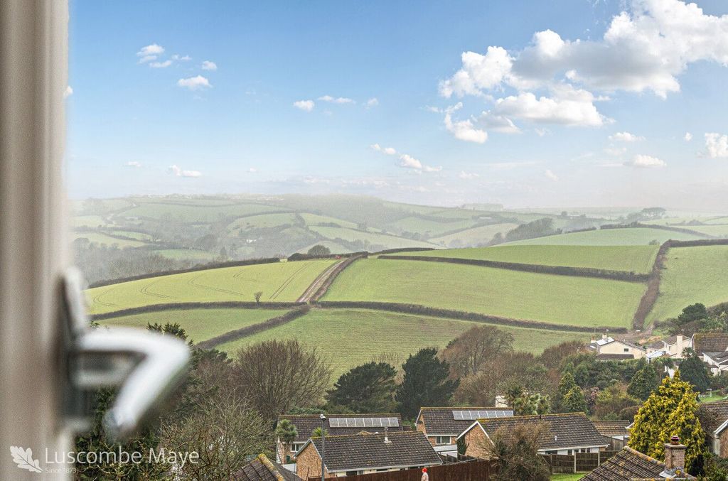 Property photo 3 of 18