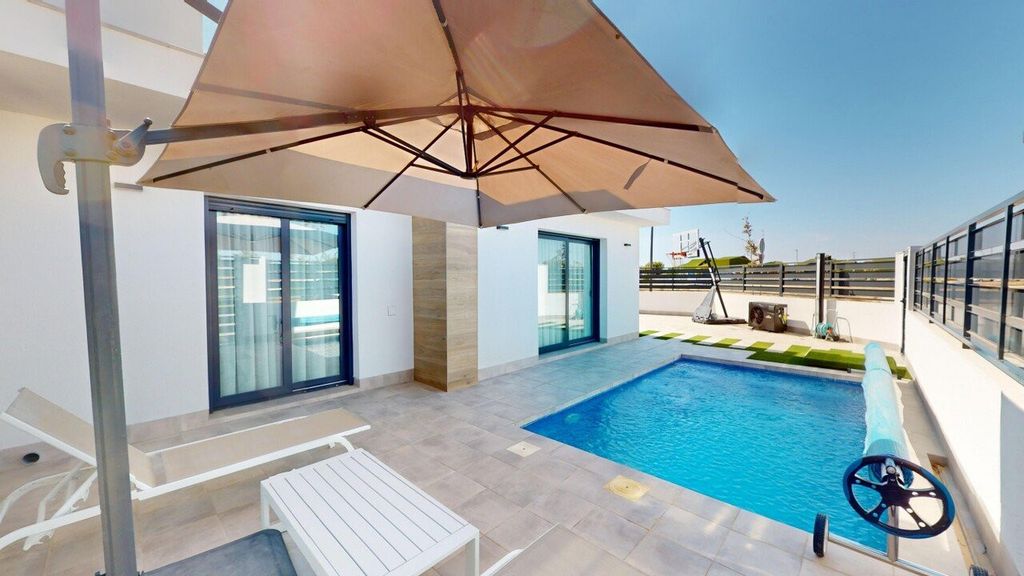 Property photo 2 of 47