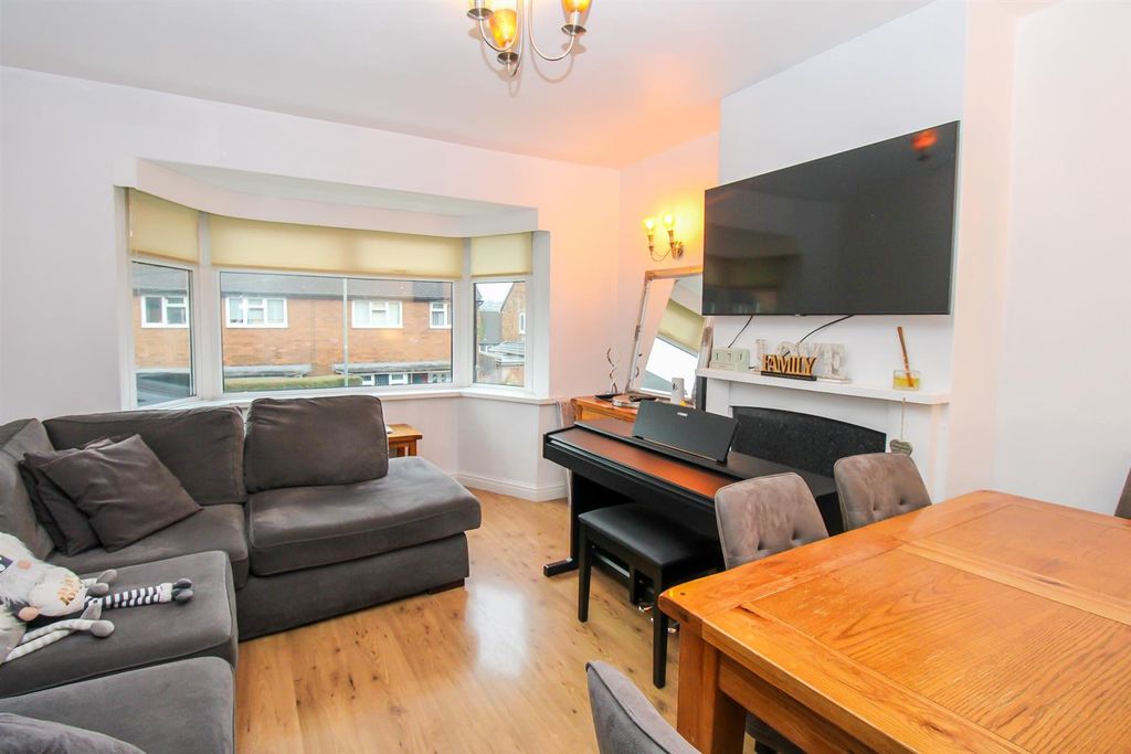 Property photo 2 of 9 Lounge