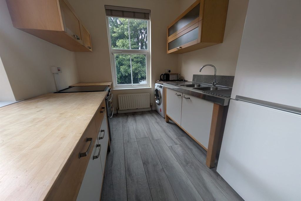 Property photo 1 of 9 (Main)
