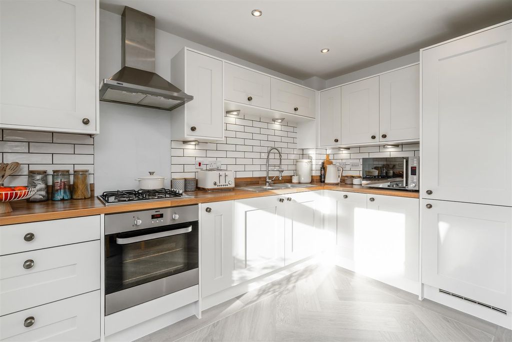 Property photo 3 of 13 30 Dewberry Road_7.Jpg