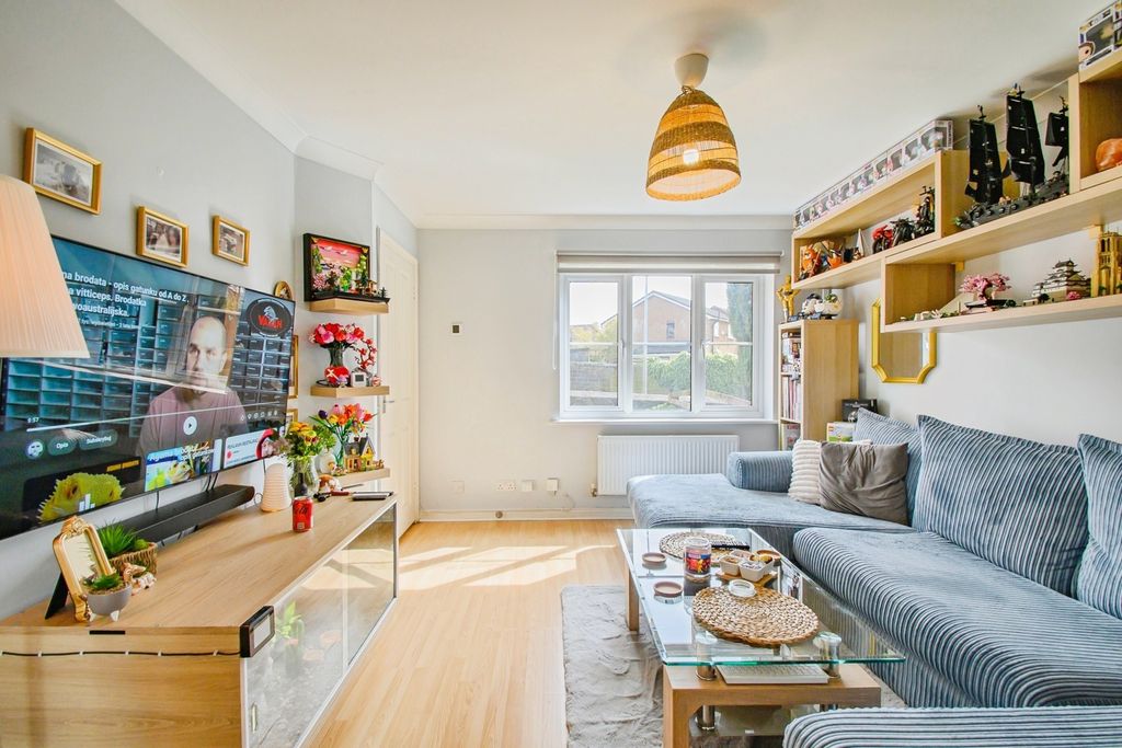 Property photo 3 of 20 Living Room