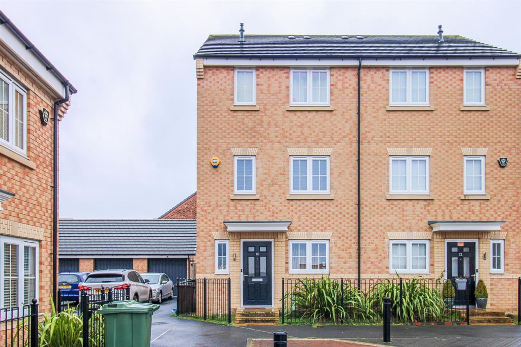 Property photo 1 of 12