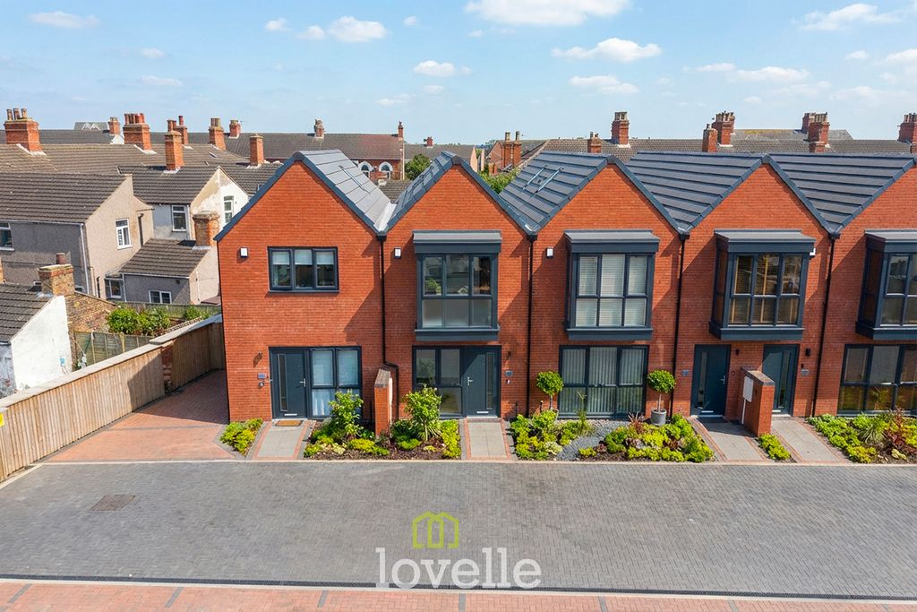 Property photo 1 of 24