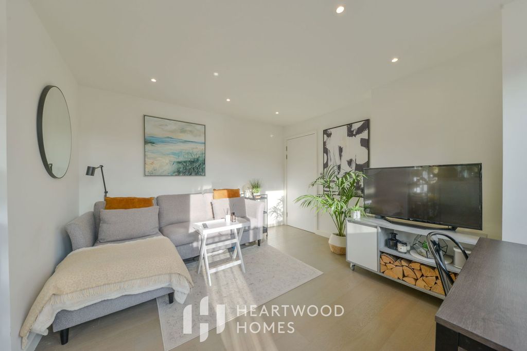 Property photo 3 of 21