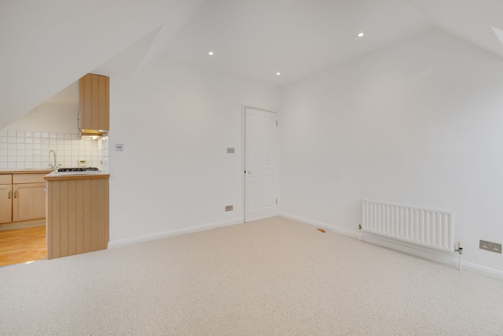 Property photo 2 of 11 10-Hallam-House-11