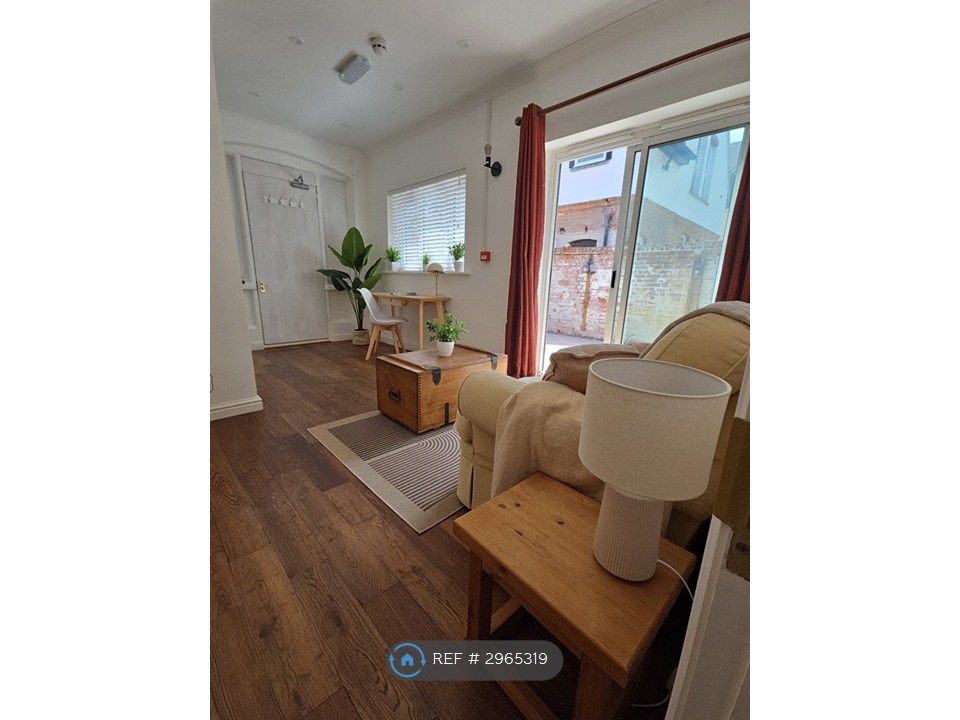 Property photo 1 of 6 Main Room