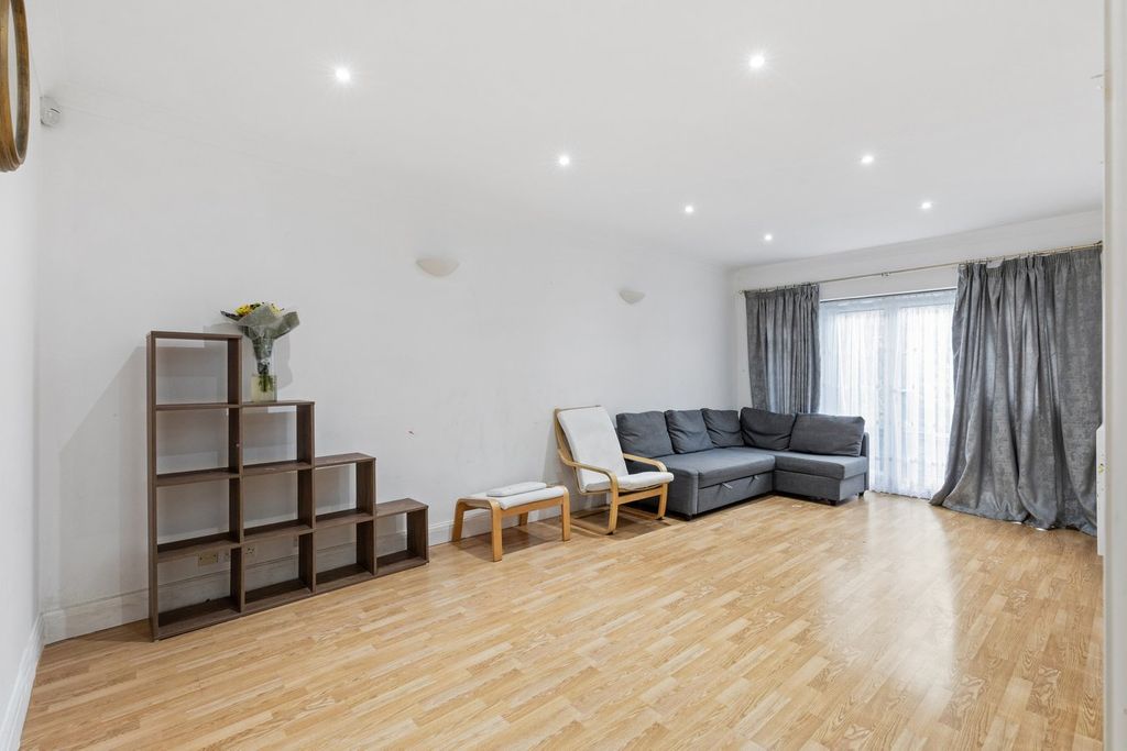 Property photo 3 of 21