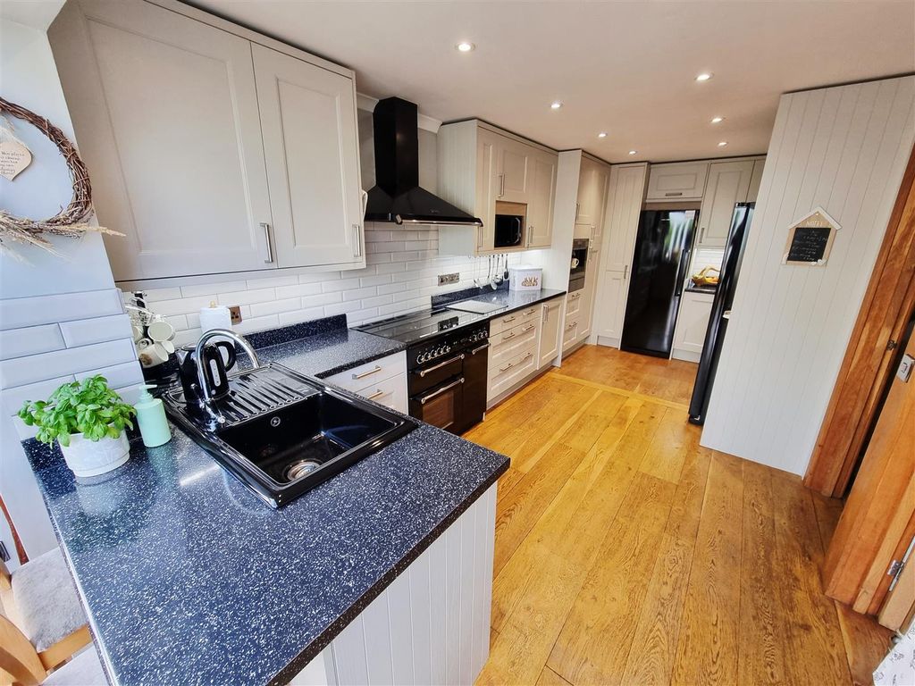 Property photo 3 of 21 Kitchen.Jpg