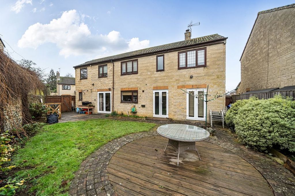 Property photo 1 of 17 139507515695Fcdc0c02d0