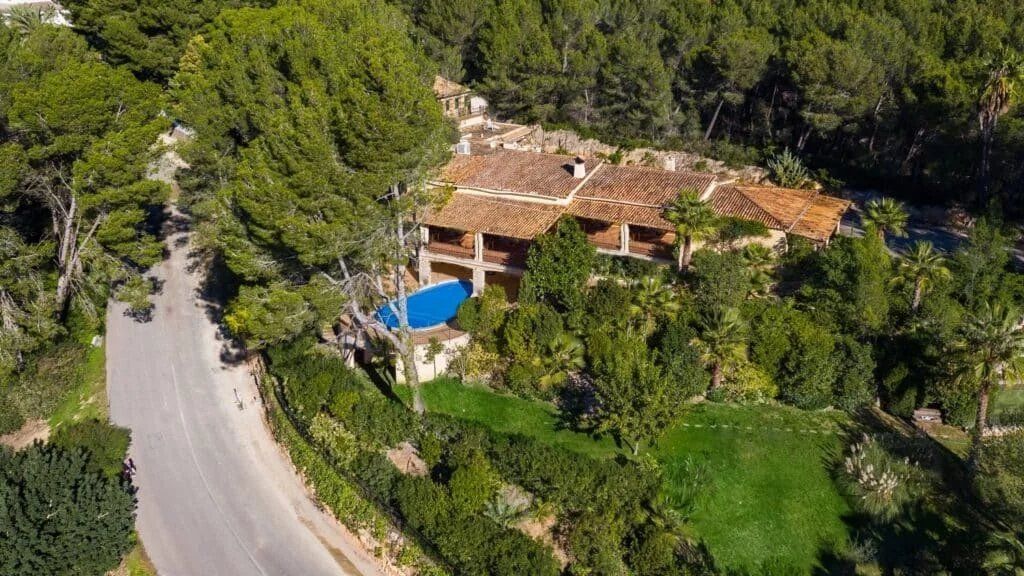 Property photo 3 of 28