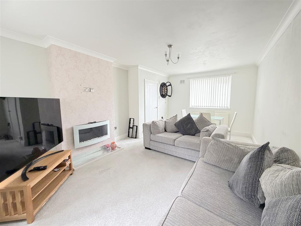 Property photo 3 of 17 Dining Lounge