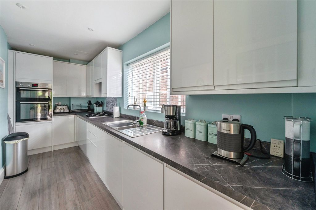 Property photo 3 of 18 Kitchen