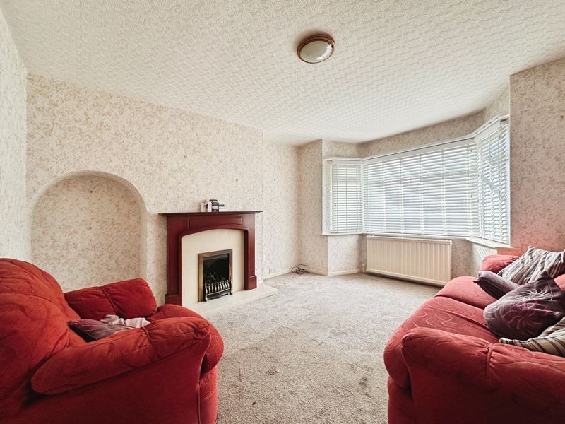 Property photo 3 of 14 Lounge