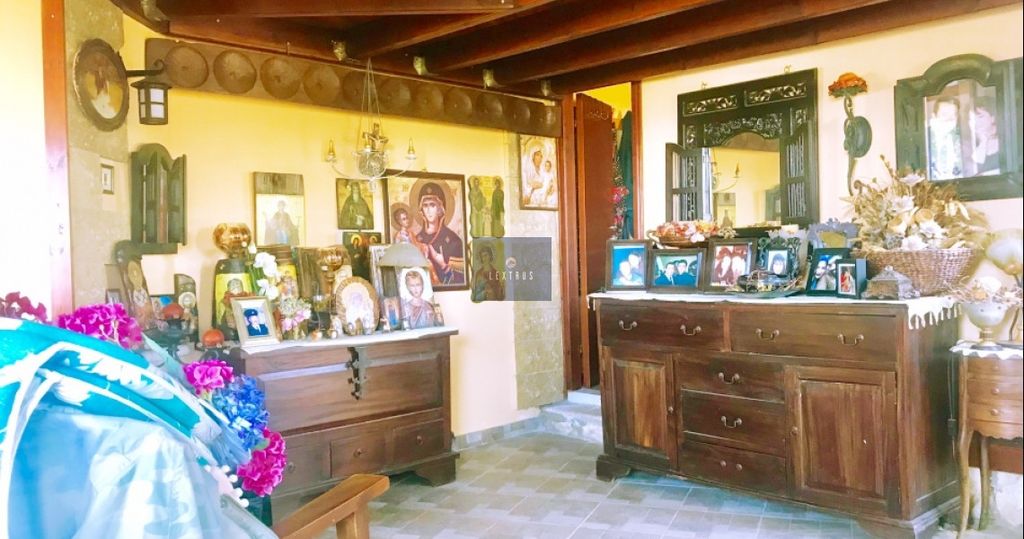 Property photo 2 of 34