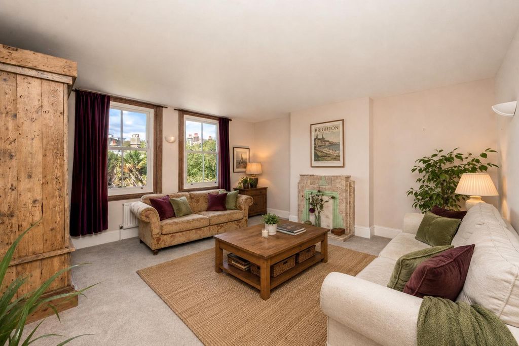 Property photo 3 of 18 Livingroomvs.Png