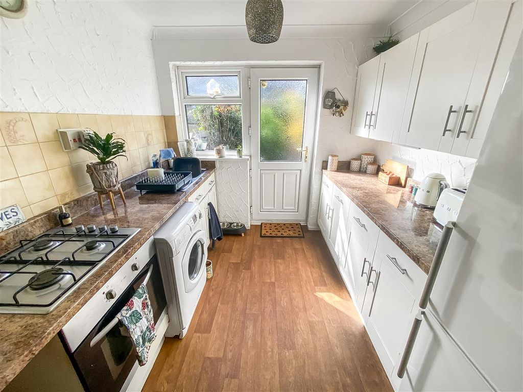 Property photo 2 of 10 Kitchen/Dining Room