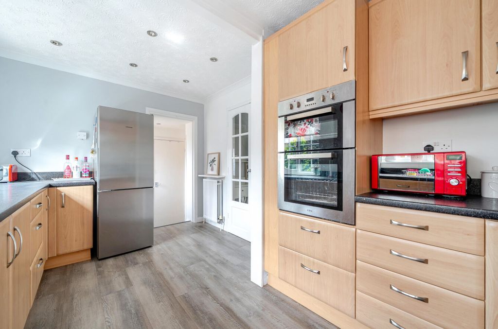 Property photo 3 of 14 Kitchen