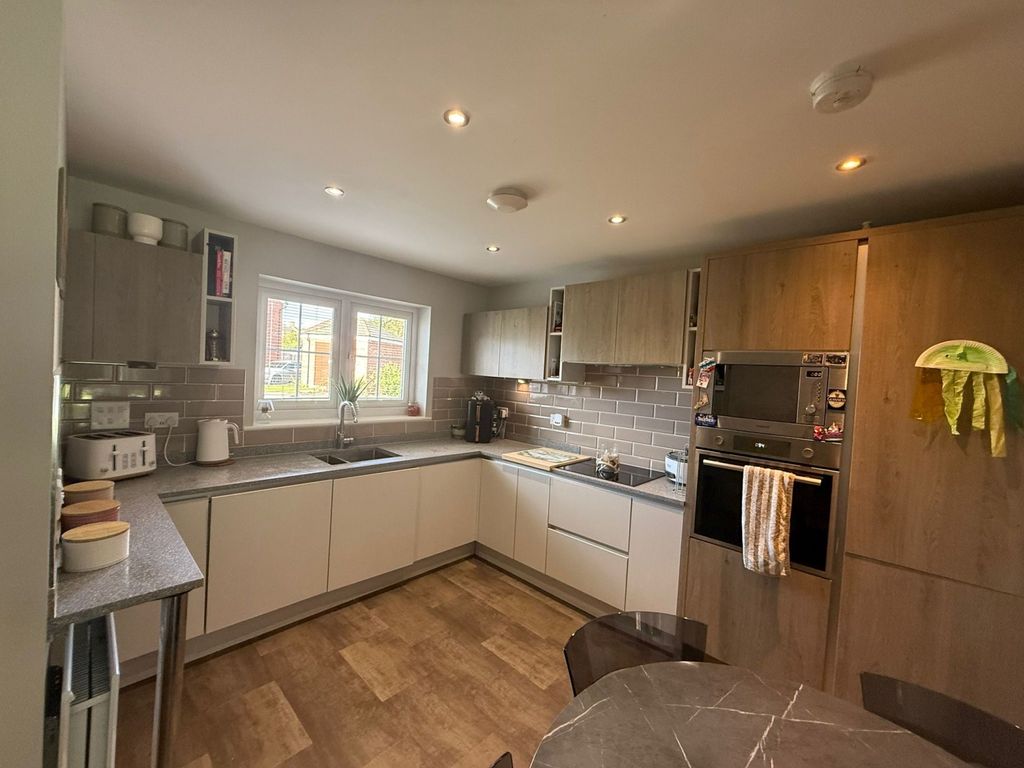 Property photo 2 of 22 9dc3Bbb9-Fe66-4E20-9d79-7B7851226d6d