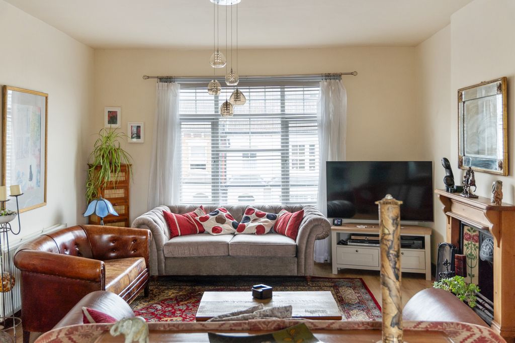 Property photo 1 of 23 100320254_Wwhrs_Fff 24 Cavendish Road _N4 1Rt_004