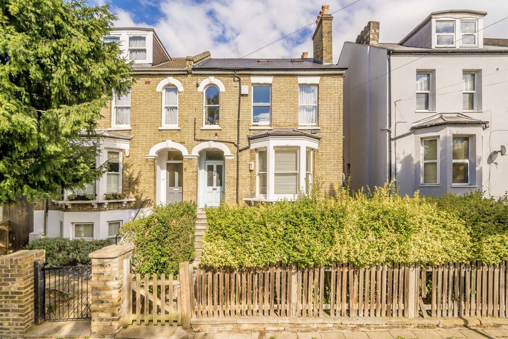 Property photo 1 of 8