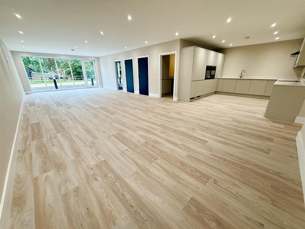 Property photo 2 of 33 Open Plan Living