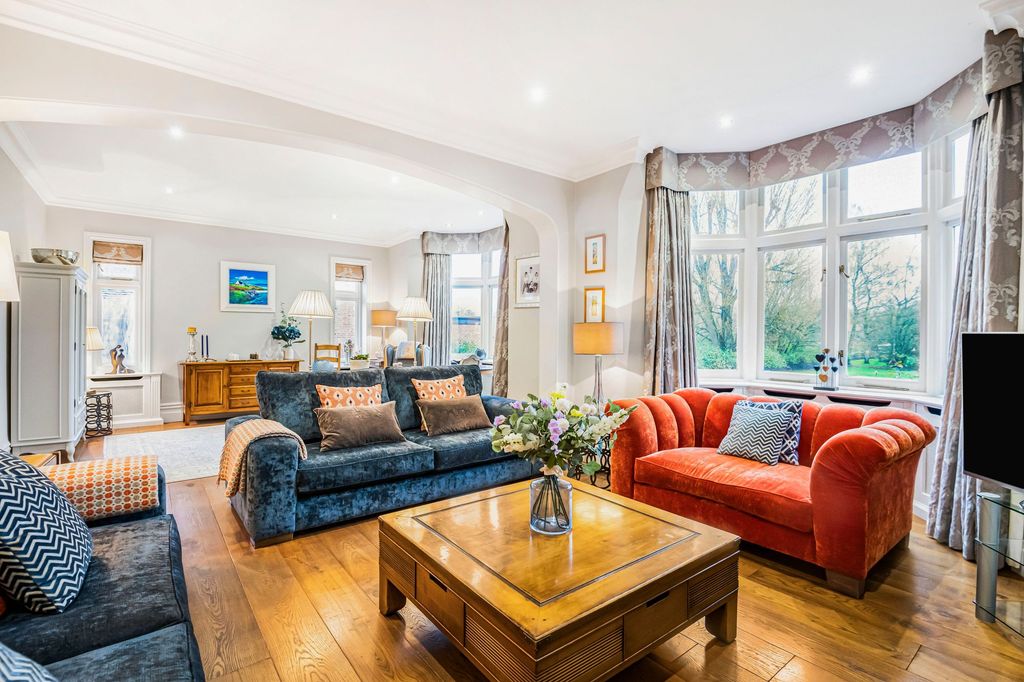 Property photo 2 of 22