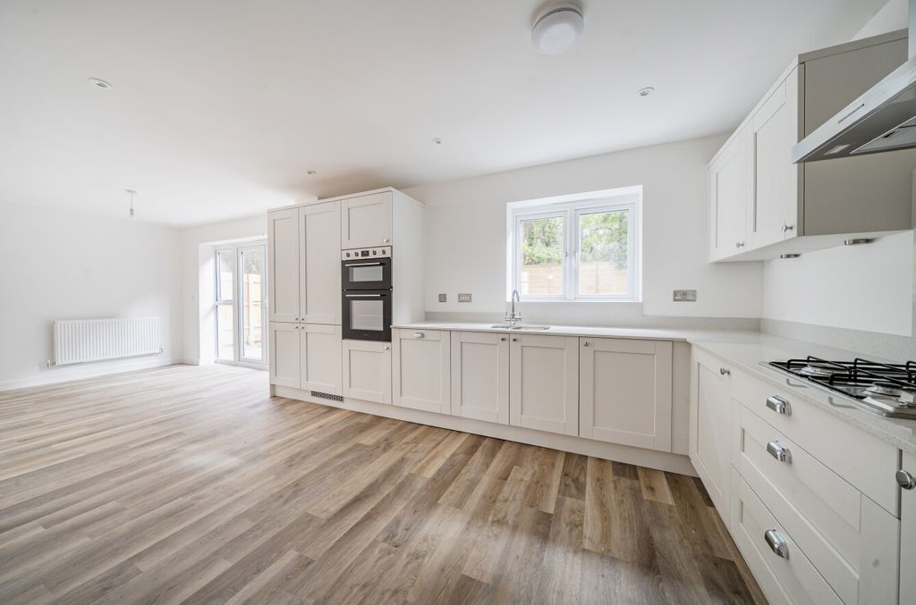 Property photo 2 of 17 1349463-19-68c04B...