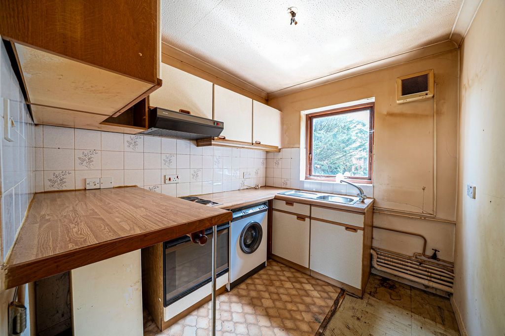 Property photo 3 of 21 Kitchen