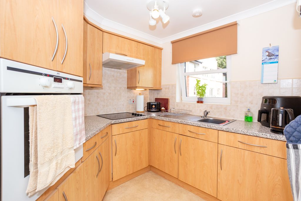 Property photo 3 of 20 Kitchen
