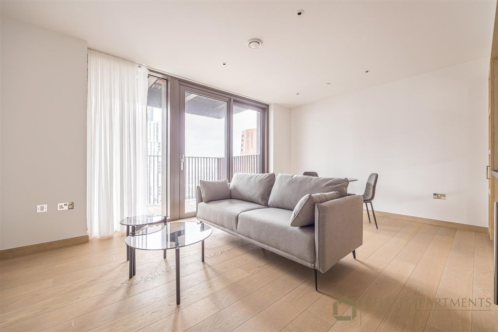 Property photo 1 of 12 Legacy Building Sw11