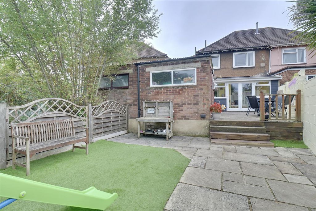 Property photo 2 of 15 28Fa910B-1D46-46Bb-9A03-93147Ccbc226_1_201_A.Jpeg