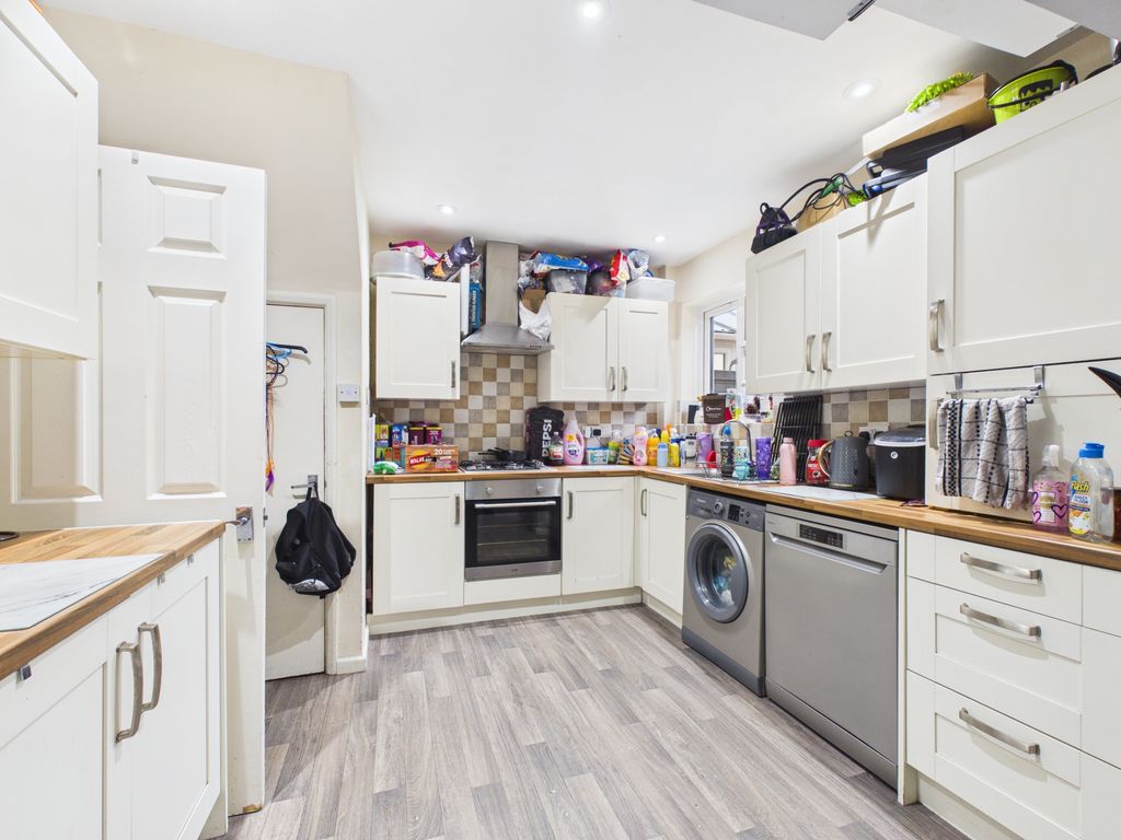 Property photo 2 of 12 Kitchen