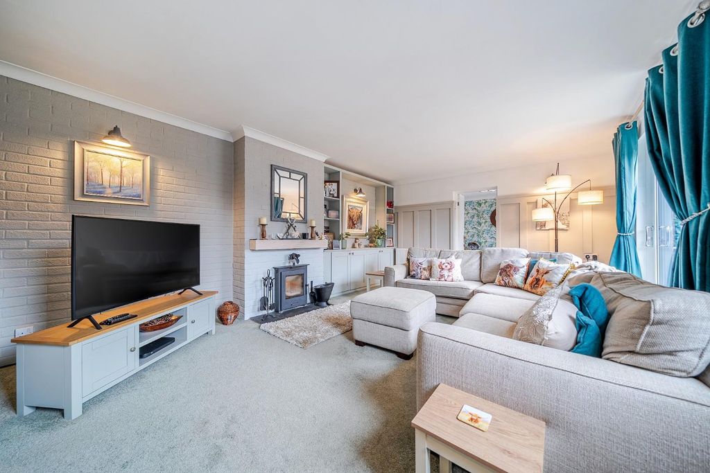 Property photo 3 of 22 Lounge.Jpg