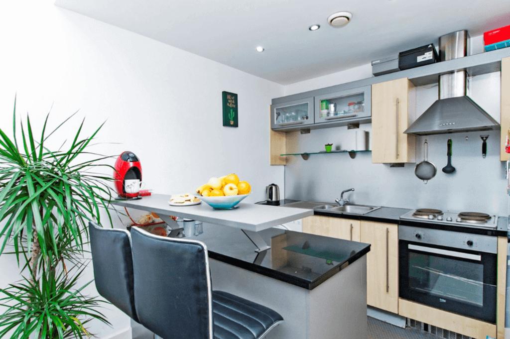 Property photo 1 of 6 Girdlers Road, W14