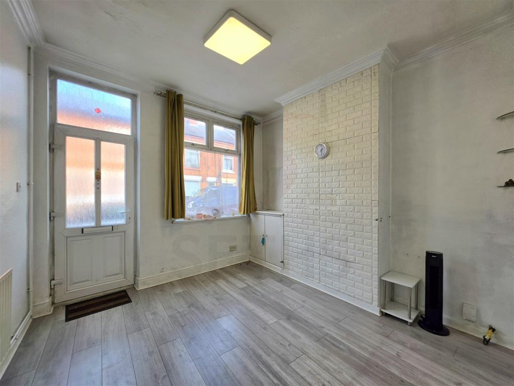 Property photo 2 of 11 Lounge