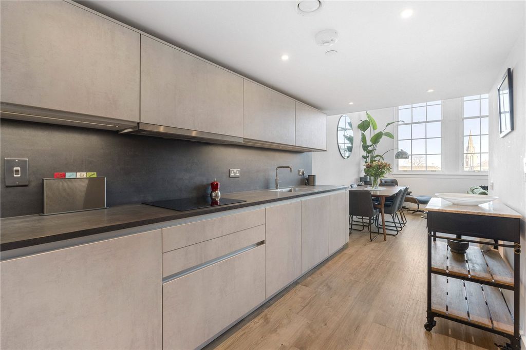 Property photo 3 of 21 Viewforth 40