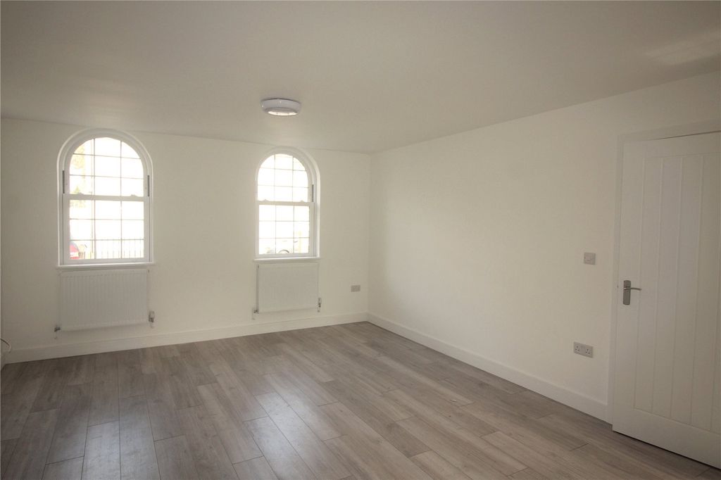 Property photo 3 of 8 Picture No. 05