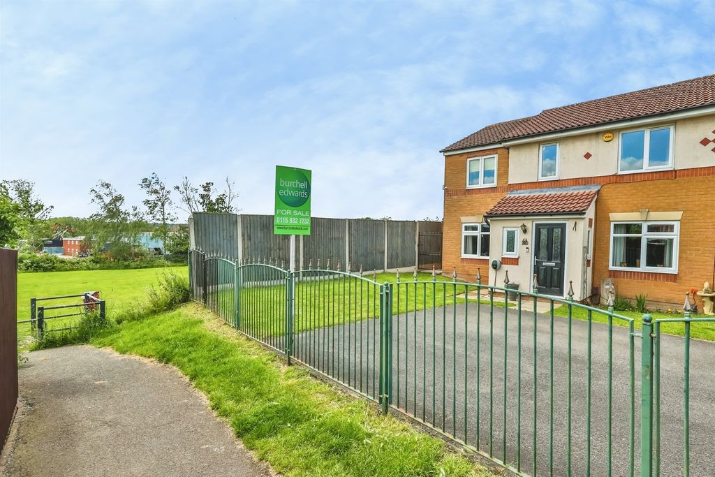 Property photo 1 of 32