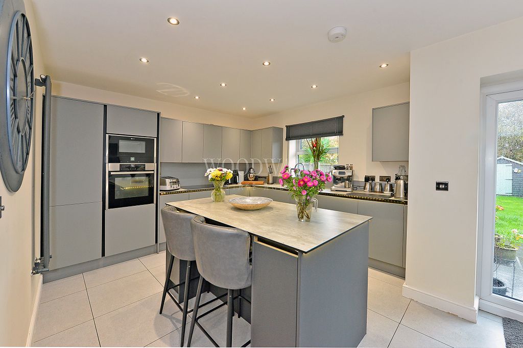Property photo 2 of 22 Kitchen/Dining Room