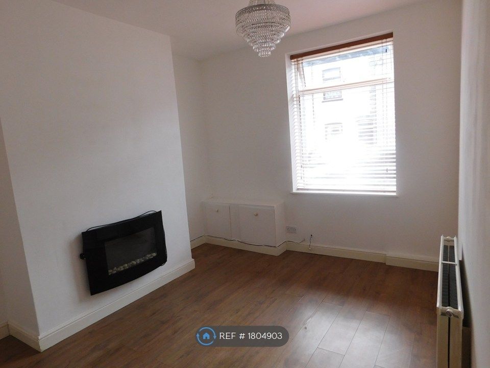 Property photo 2 of 11 Living Room