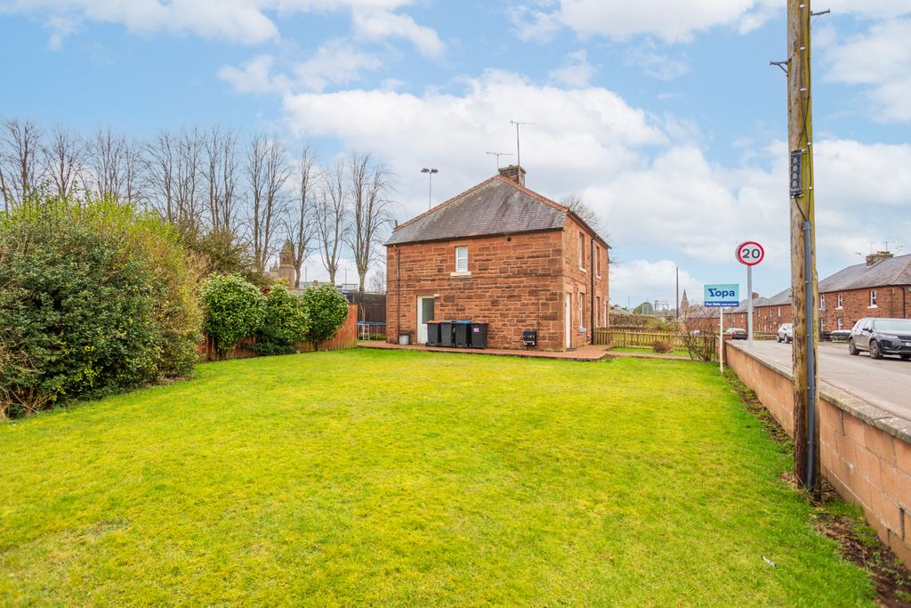 Property photo 1 of 20 Side External