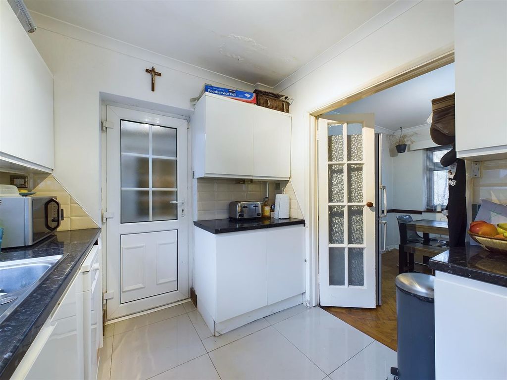 Property photo 3 of 20 Cam02885G0-Pr0282-Still008.Jpg