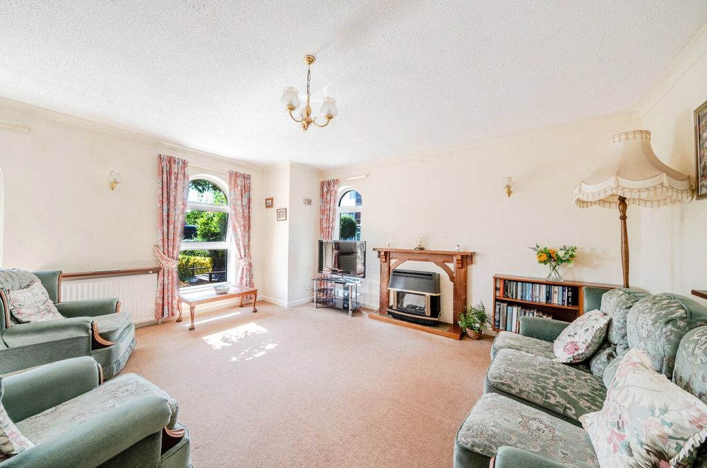 Property photo 3 of 14 Sitting Room