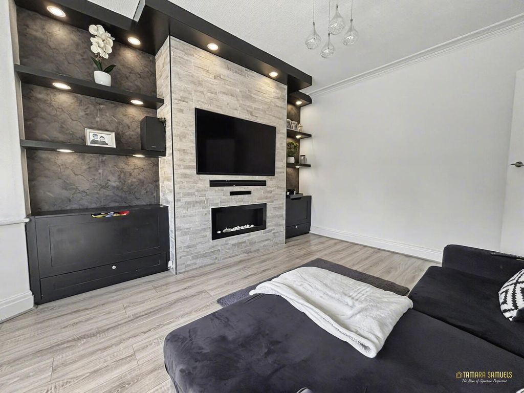 Property photo 3 of 20 Living Room