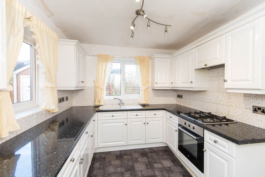 Property photo 3 of 18