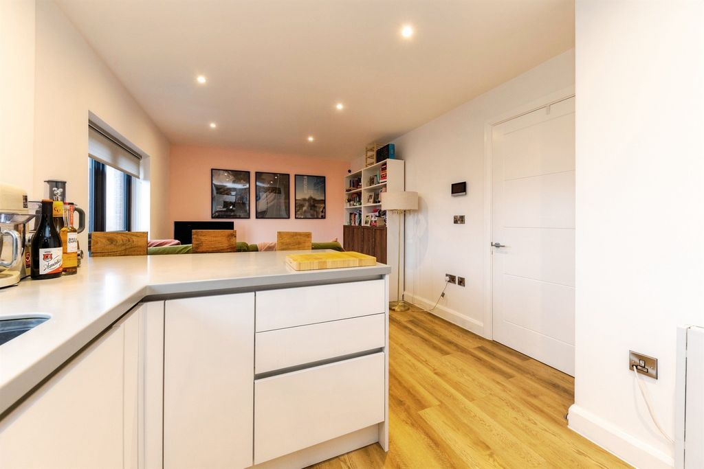 Additional image 5 of 2 bed flat for saleLeys Avenue, Letchworth Garden City SG6